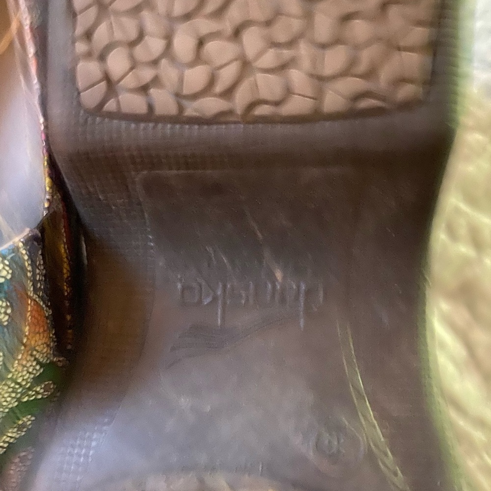 Mosaic Pattern Nursing Shoes - Picture 2 of 2